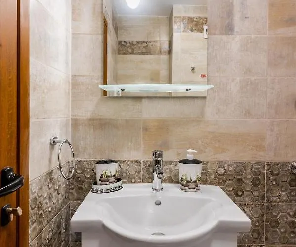 Nomad Haven: 1bd Flat With Balcony & Desk * ソフィア