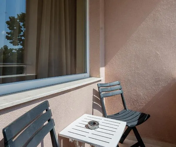 Nomad Haven: 1bd Flat With Balcony & Desk アパート *