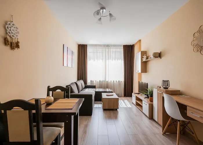 Nomad Haven: 1bd Flat With Balcony & Desk