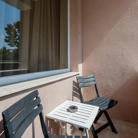 Nomad Haven: 1bd Flat With Balcony & Desk アパート *