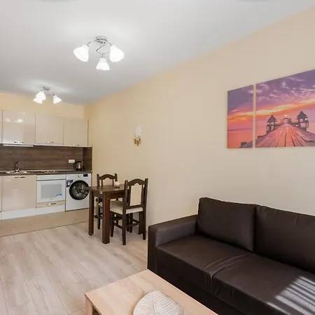 Nomad Haven: 1bd Flat With Balcony & Desk Apartament *
